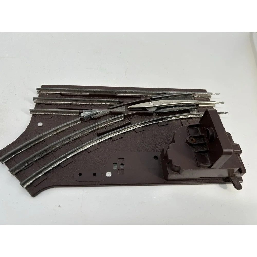 Lionel 6-5021/2  Manual Switch Tracks Set of 2   Left & Right Turnouts O-27